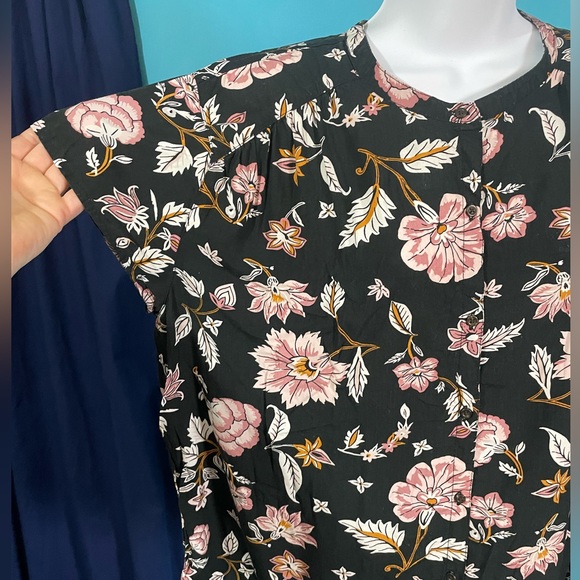 Button up flower shirt - Picture 3 of 5